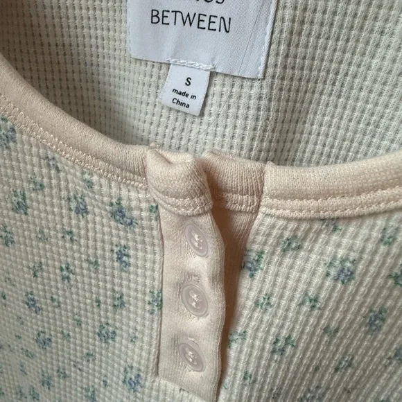 Things Between Cream and Blue Floral Ava tank top - Picture 2 of 4